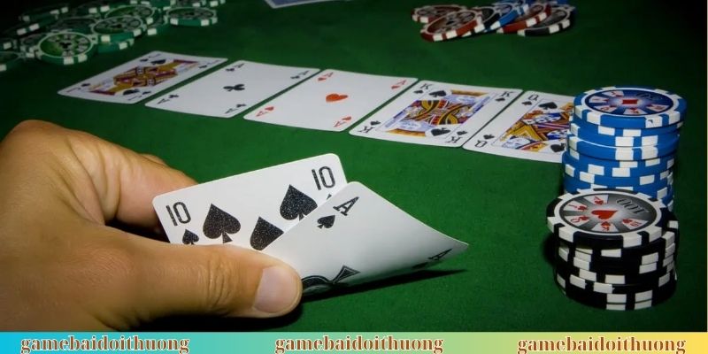 Chiến thuật Bluff trong Poker tạo ra áp lực tâm lý