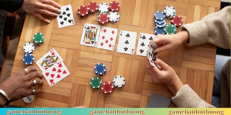 Luật rút bài được đưa ra rõ ràng