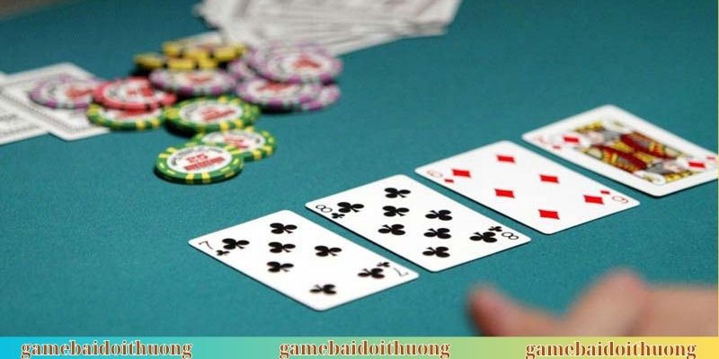So sánh Poker online và offline