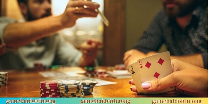 Tố tạo ra áp lực buộc đối thủ bỏ bài